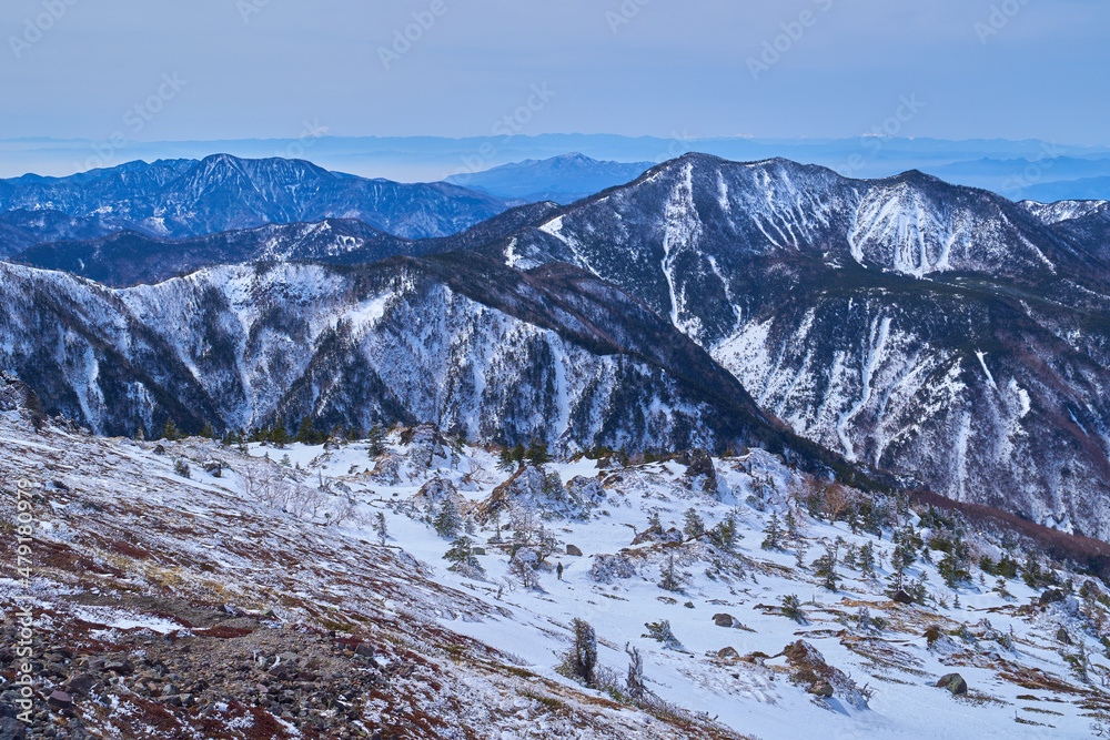 冬の日光白根山 登山道2500m付近から南西側の山々(富士山,錫ヶ岳,黒桧山,皇海山など)を見る