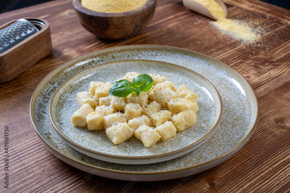 gnocchi di polenta con formaggio gnocchi di polenta con formaggio
