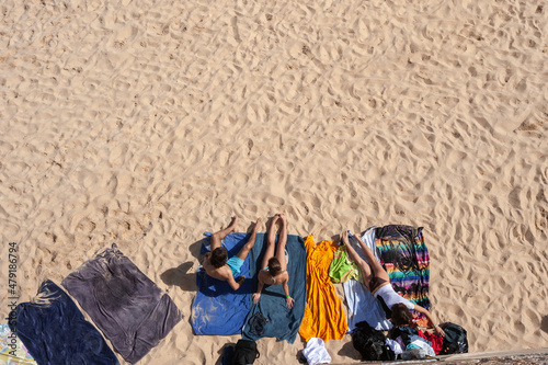 Quadro em tela Tourists at Praia de Batata beach in Lagos in the Algarve