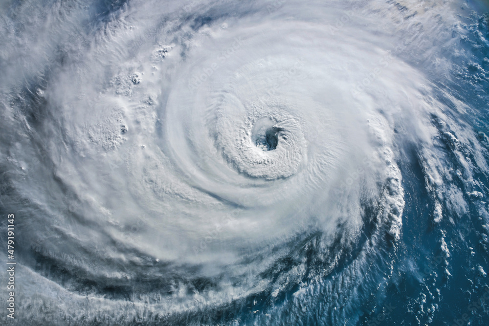 VUE SATELLITE D'UN OURAGAN AU DESSUS DE L'ATLANTIQUE. Elements of this image furnished by NASA