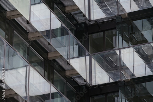Glas Architektur in der Stadt Siegen in Südwestfalen mit Verglasungen und großen Fensterflächen