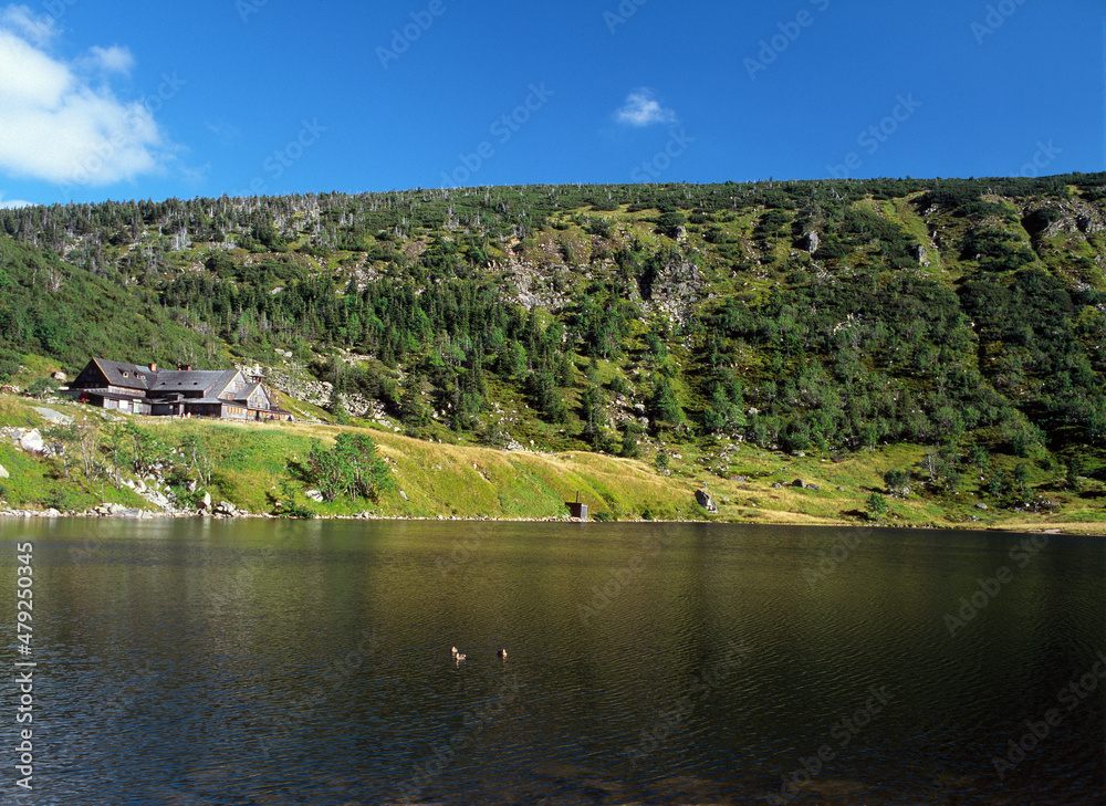 Obraz premium Samotnia shelter in Karkonosze - the highest mountains range of the Sudetes, Poland