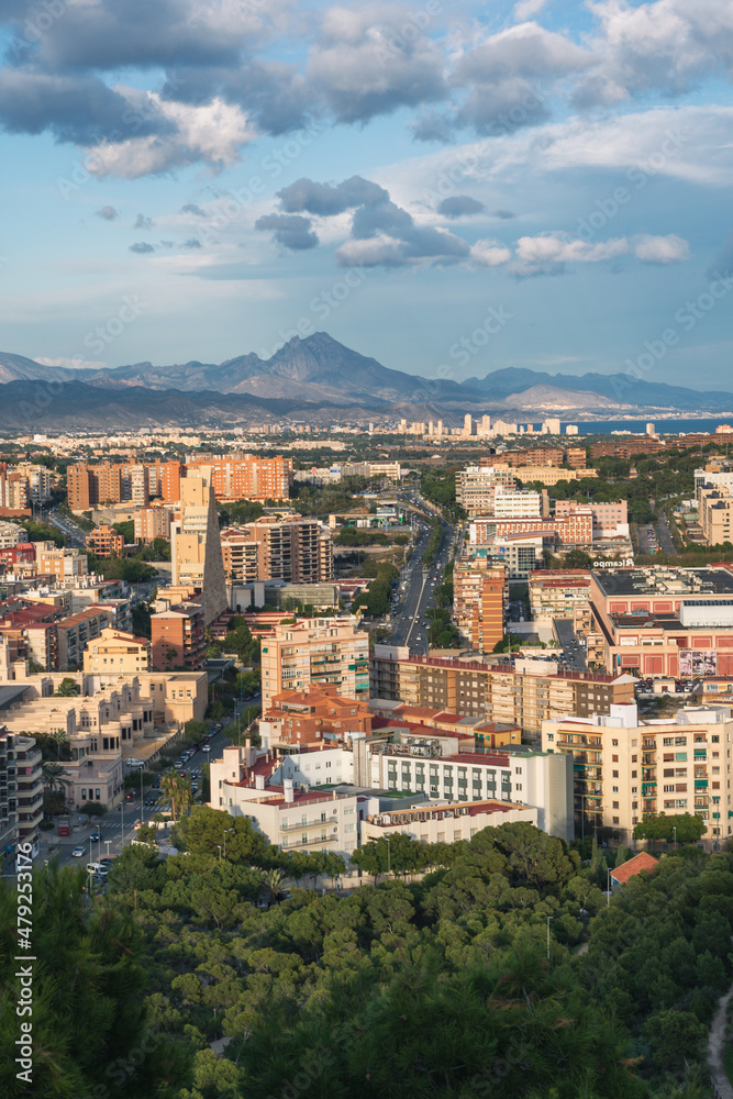 vista panoramica de Alicante al atardecer, España
