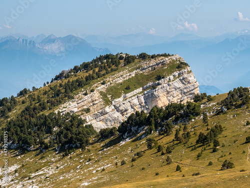 Billede på lærred Vue sur le  la dent de Crolles en été dans le massif de la Chartreuse, proche de