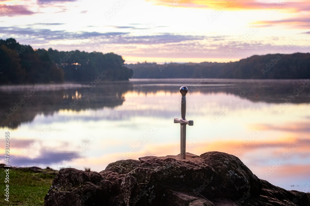 L'épée Excalibur plantée dans son rocher Photos | Adobe Stock