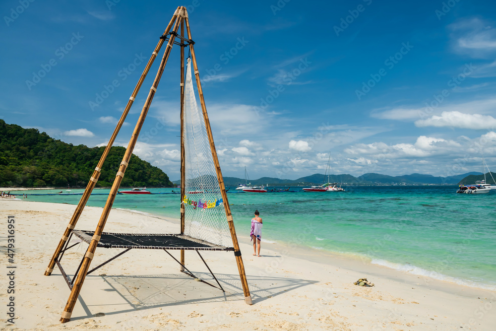 Fototapeta premium tourist on white sand beach at Hey island, Phuket