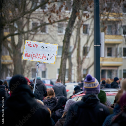 Demonstration von Corona-Leugnern und Impfgegnern in der Innenstadt von Magdeburg © Heiko Küverling