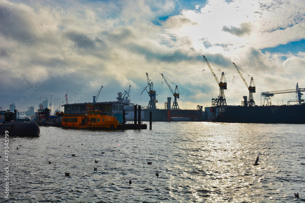 Der Hafen in Hamburg