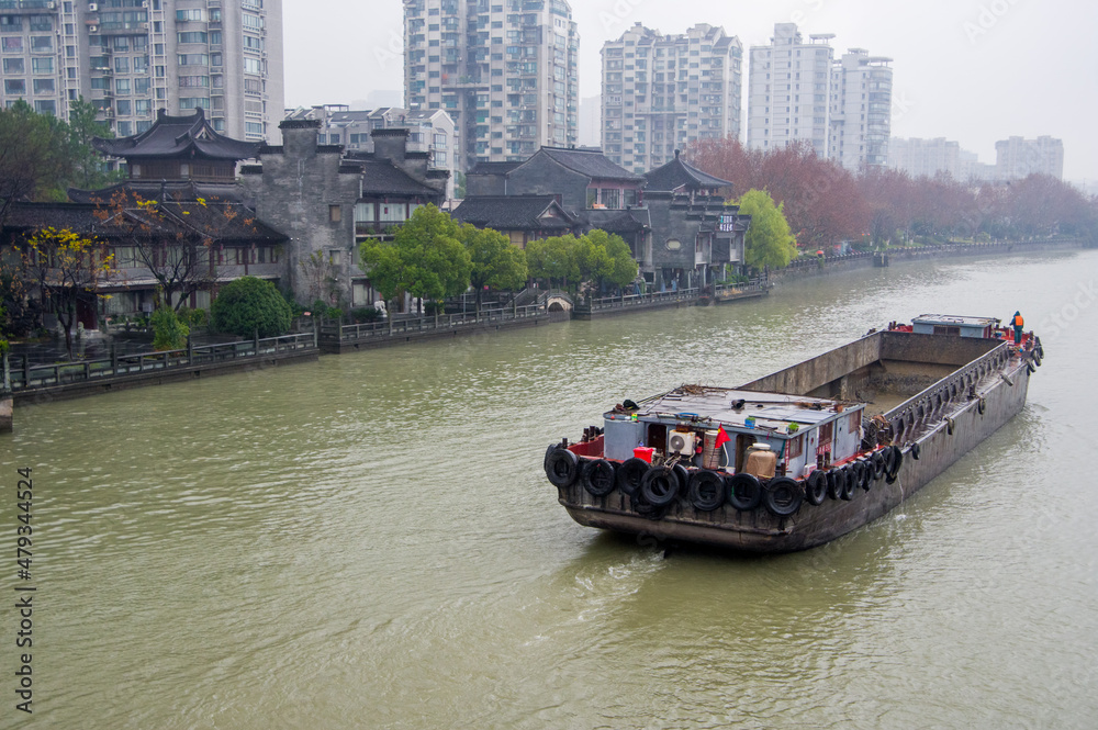 杭州市中心部を流れる京杭大運河