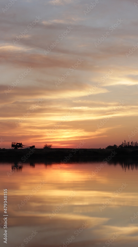 Obraz premium sunset over the river