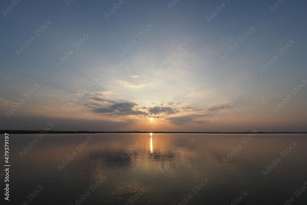 Naklejka premium sunset in lake