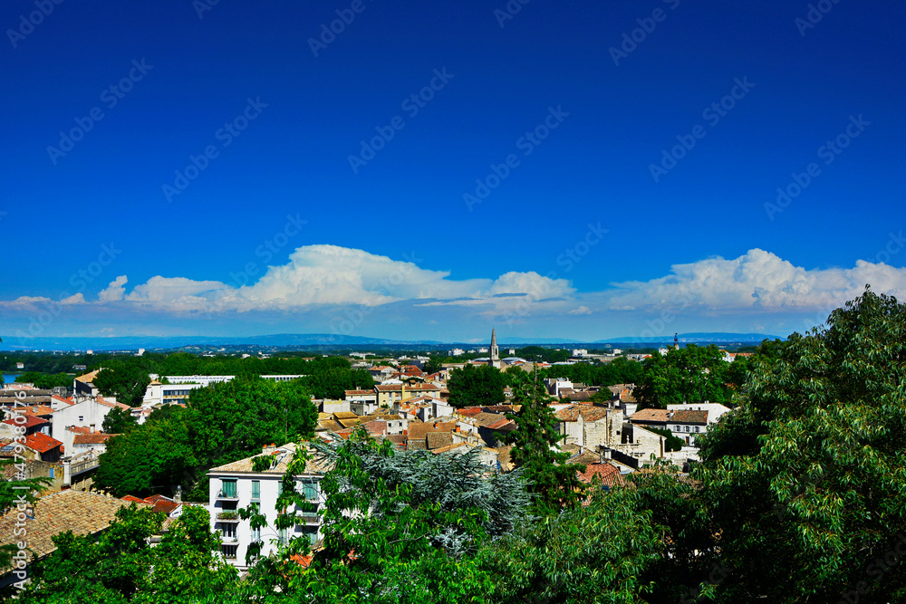 panorama greckiego miasta, krajobraz grecji, panorama of the city against the sky, kolorowe domy