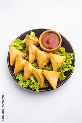 Mini triangle patti samosa