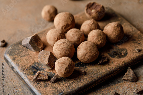 Homemade chocolate truffles with cocoa powder. 