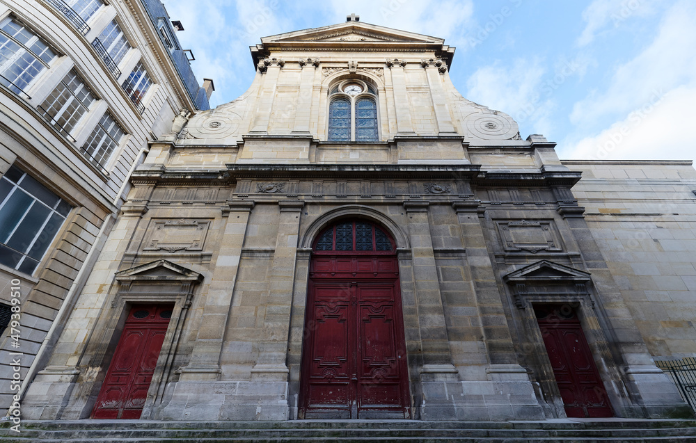 Notre-Dame des Blancs-Manteaux is a Roman Catholic parish church in Le Marais, 4th arrondissement of Paris .