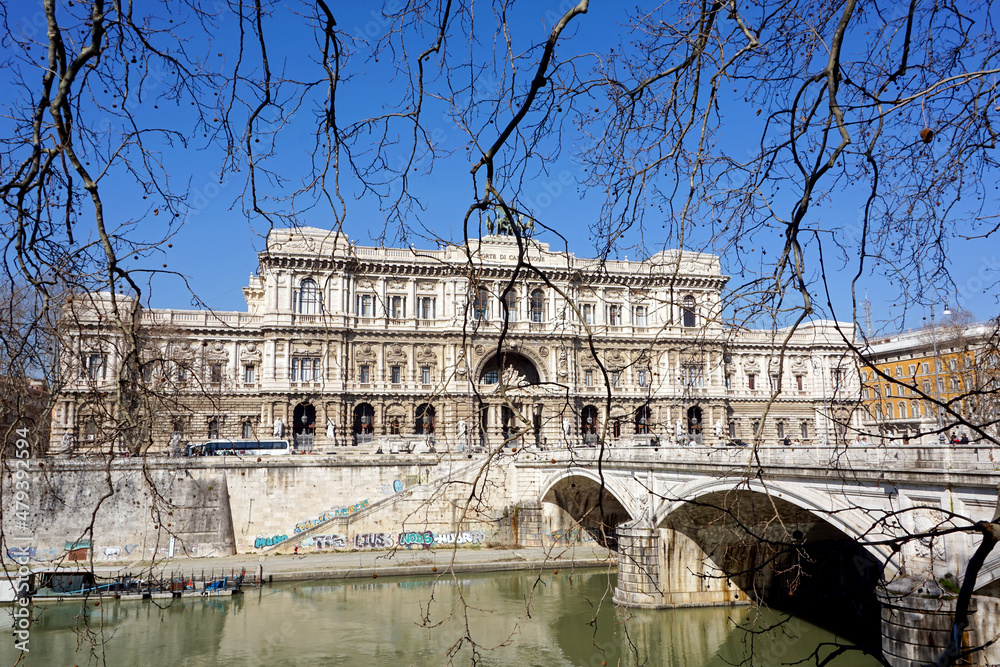 Obraz premium The Palace of Justice in Rome and the river Tiber