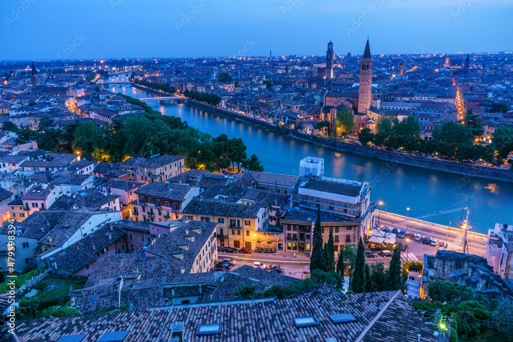 ciudad de Verona desde el Castillo San Pietro, Iglesia de Santa Anastasia, Verona, patrimonio de la humanidad, Veneto,  Italia, Europa