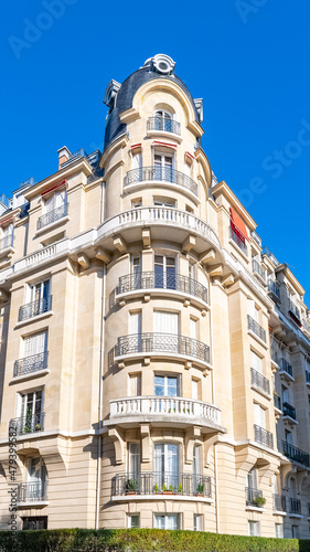 Paris, beautiful buildings in the 16th arrondissement, avenue Mozart, an upscale neighborhood   © Pascale Gueret