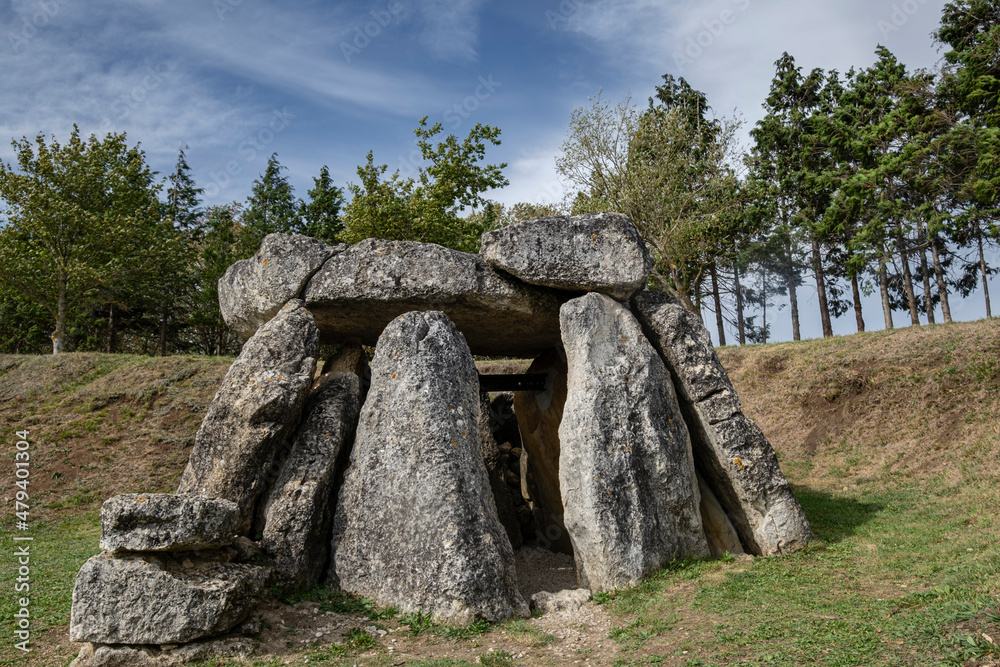 Dolmen de Aizkomendi, Neolítico  ,Eguílaz, Álava , comunidad autónoma del País Vasco, Spain