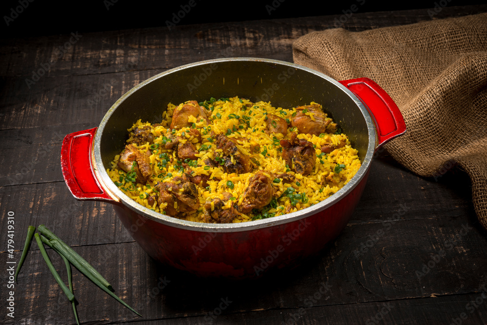 Foto de typical brazilian dish ( galinhada ) with saffronseasoned