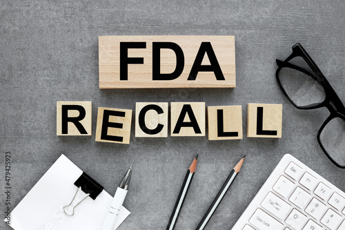 Canvas-taulu FDA recall text on wood blocks near keyboard and glasses on gray background