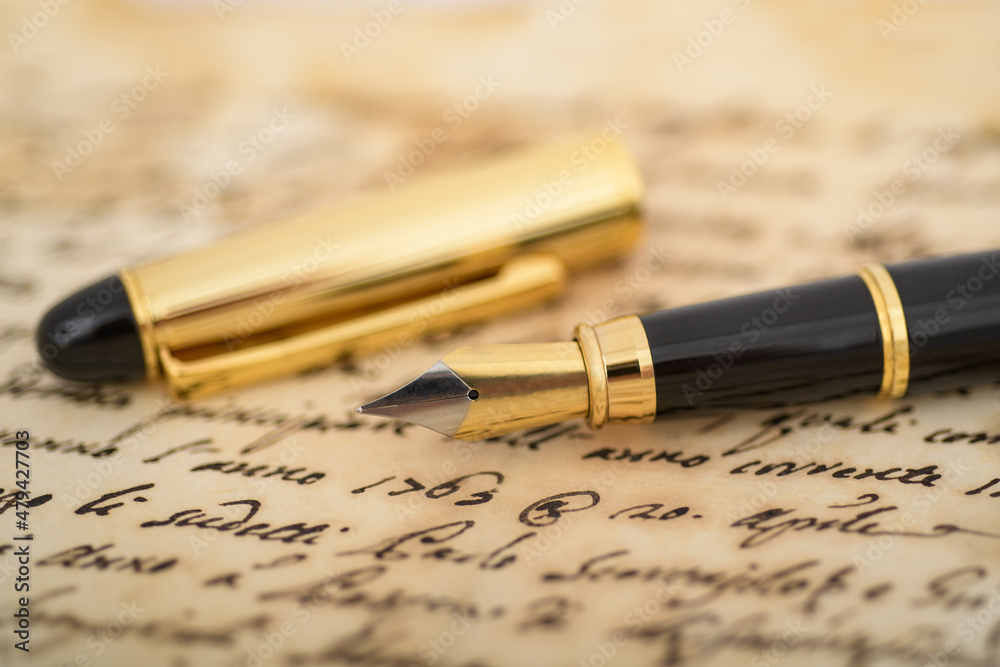 Fototapeta premium Fountain pen on letter
