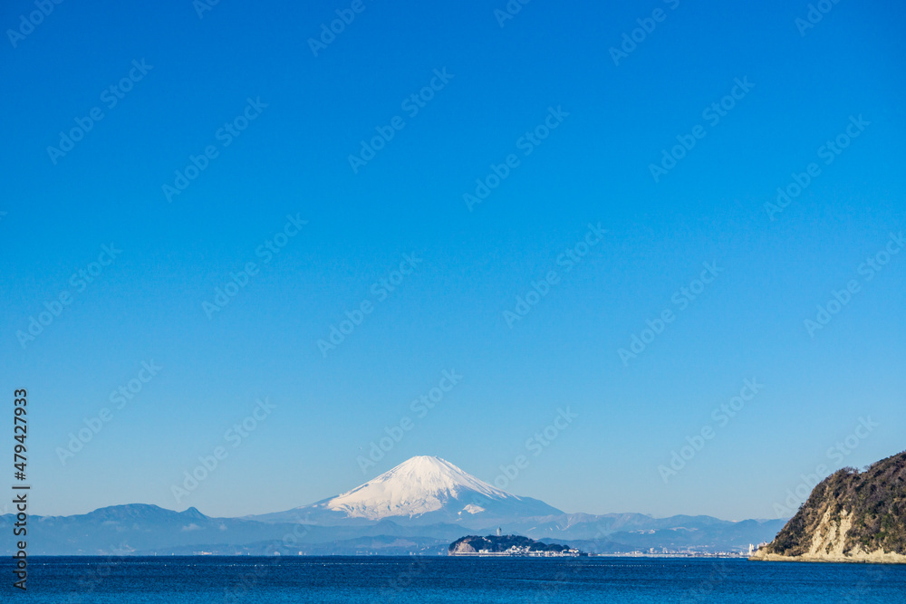 神奈川県逗子海岸からの富士山と江ノ島 神奈川県逗子海岸からの富士山と江ノ島