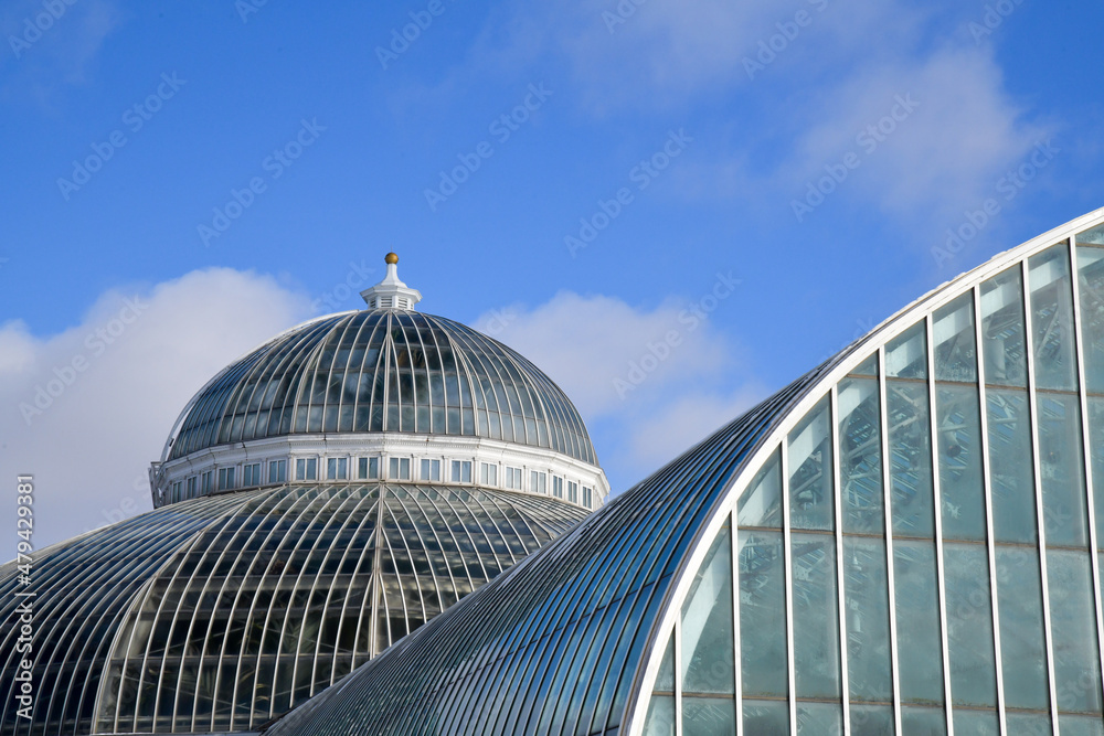 Fototapeta premium Classic glass and steel dome under blue sky