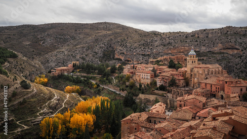 Canvastavla Albarracín is a small town in the hills of east-central Spain, above a curve of the Guadalaviar River