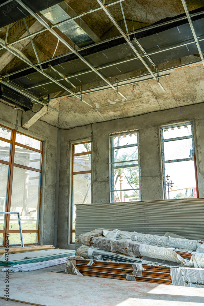 The construction site of the interior decoration of the commercial pavement office The construction site of the interior decoration of the commercial pavement office