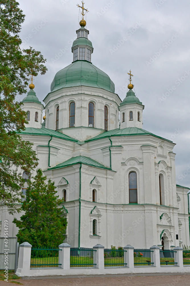 The Transfiguration Church in Velikiye Sorochintsy is one of the examples of church architecture in the Left-Bank Ukraine of the early 18th century.