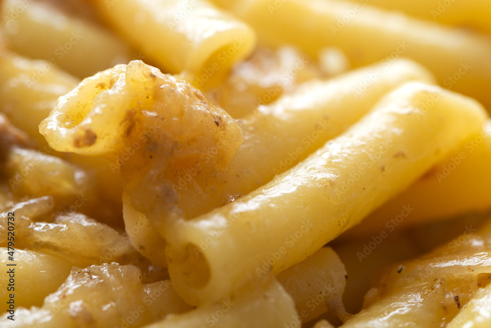 Deliziosi ziti alla genovese, ricetta tipica campana, Pasta Italiana