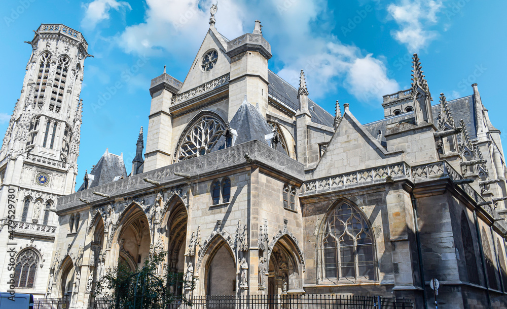 Gran iglesia gotica de Saint Germain l´Auxerrois en Paris, Francia