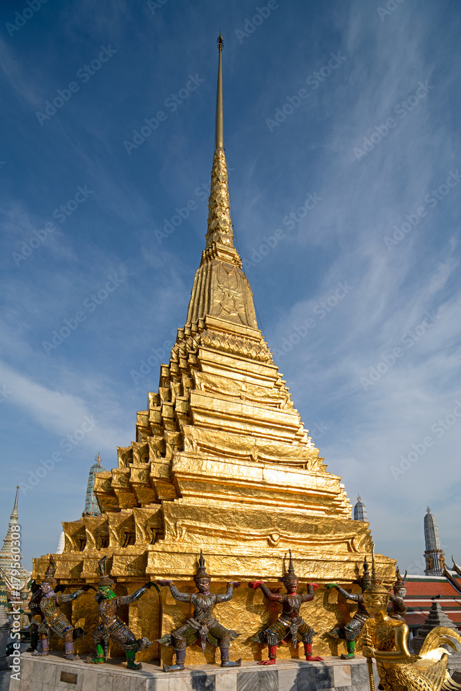 Fototapeta premium The Temple of the Emerald Buddha and The Grand Palace