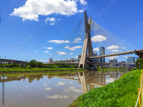 View of the cable-stayed bridge of the Marginal Pinheiros in Sao Paulo © Eduardo Frederiksen