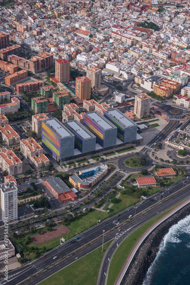 Fotografía aérea de la avenida marítima y de la ciudad de Las Palmas, capital de la isla de Gran Canaria
