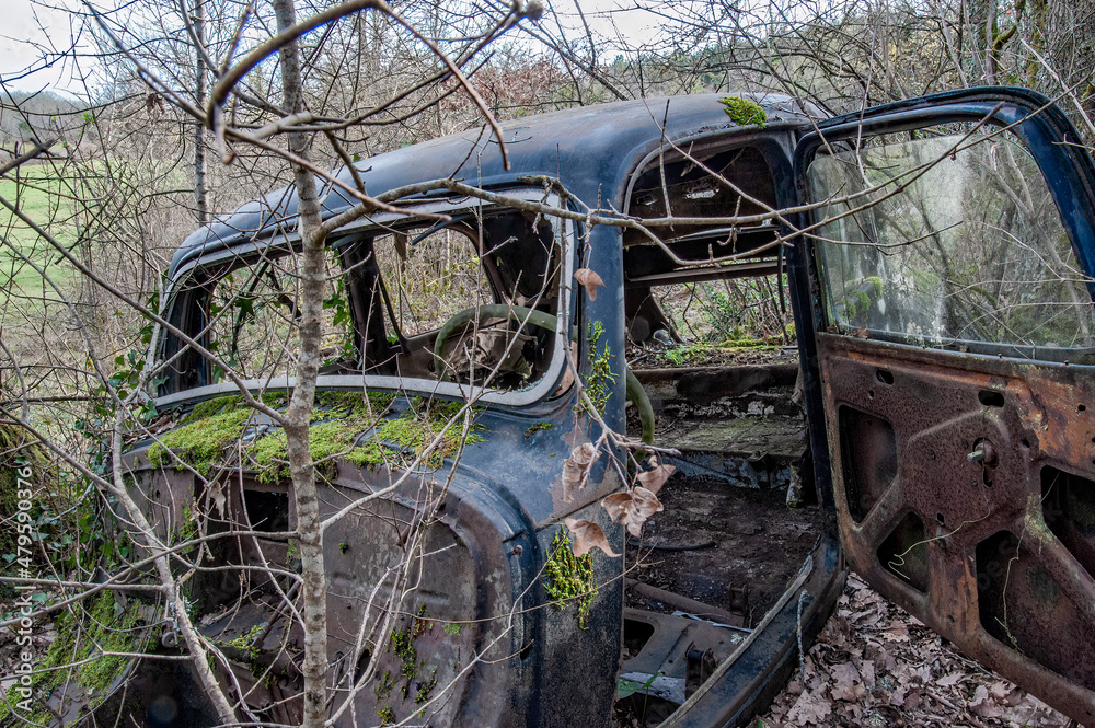 epaves vehicules abandonnés en campagne