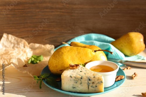 Fototapeta Naklejka Na Ścianę i Meble -  Blue cheese and pears with copy space