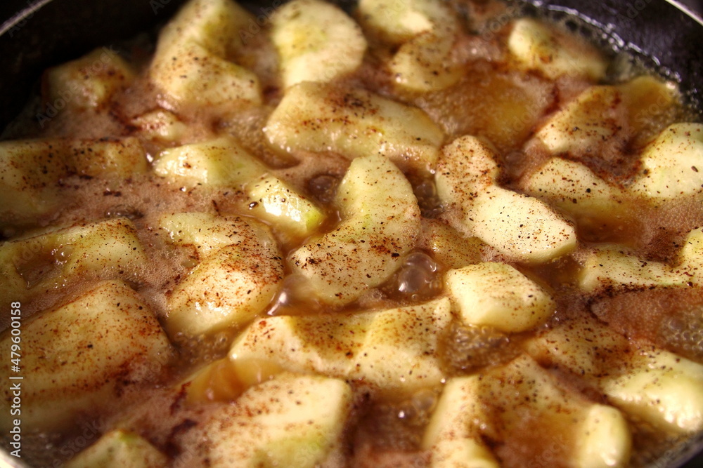 fried apples with cinnamon, honey and sugar for tarte tarin