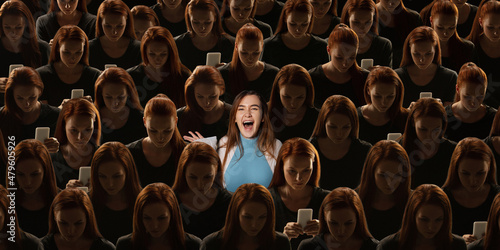 Tablou Canvas Top view of grey crowd of identical people with gadget, network addiction and sp