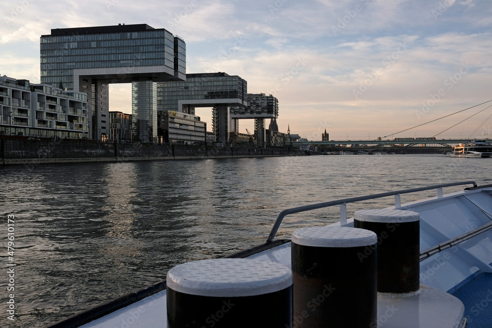 Obraz premium The city of Cologne, Germany, seen from a boat on the Rhine river shortly before sunset