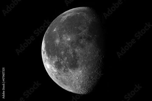 Luna en fase de luna gibosa photo