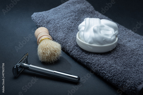 Bilde på lerret Closeup of men's toilet accessories: a razor, a shaving brush and some shaving foam
