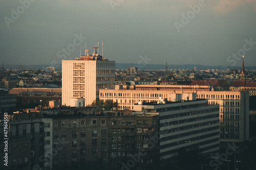 Foto Analog photo of a city in sunset