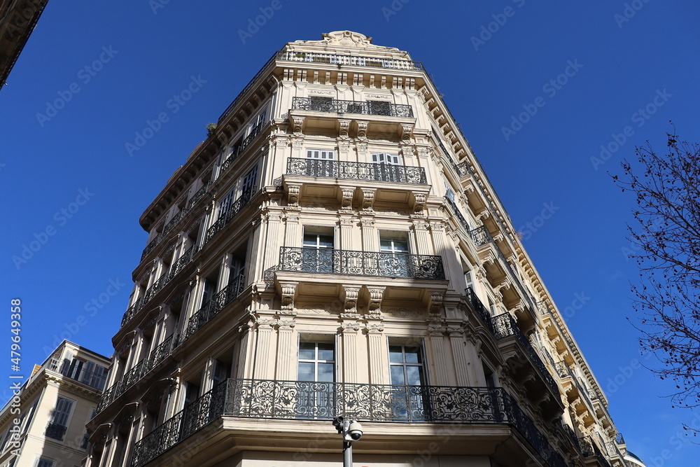 Immeuble typique de Marseille, vue de l'exterieur, ville de Marseille, département des Bouches du Rhône, France