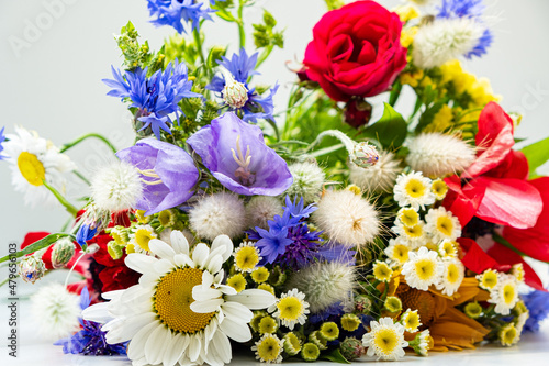 Fototapeta Naklejka Na Ścianę i Meble -  bouquet of summer flowers closeup