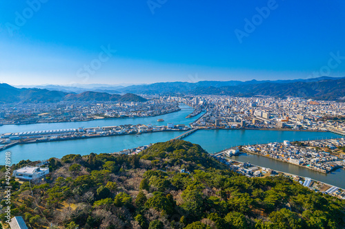 ドローン空撮　晴天の空の下、五台山から望む、高知市全景 © Ryu