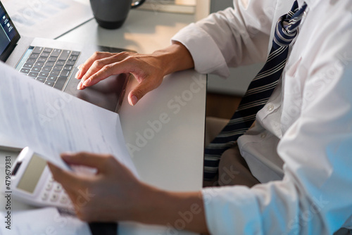 Canvastavla Overwork Concept The office personnel in the loose tie sitting at his desk, read