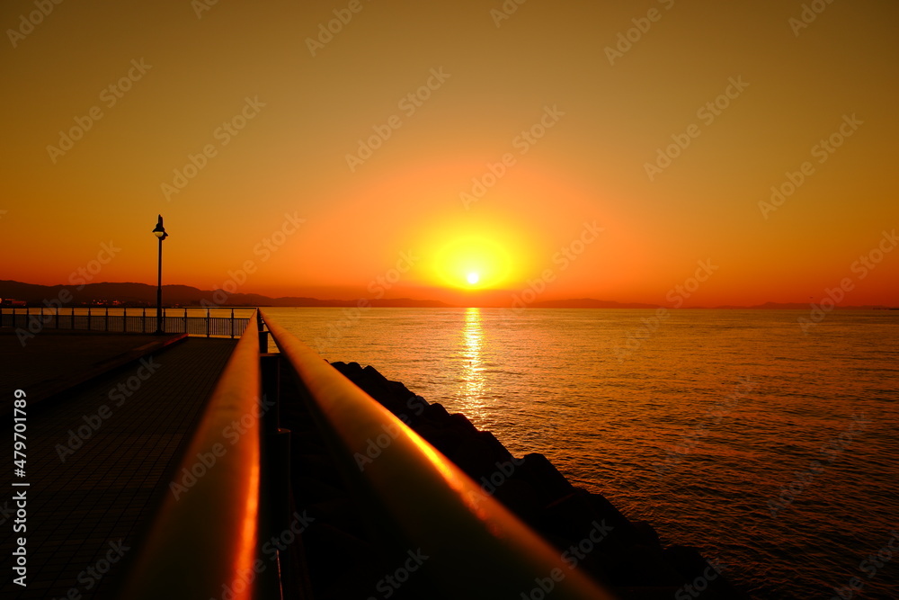 夕陽と海岸風景
