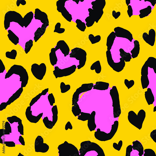 Abstract Hand Drawing Brush Strokes Heart Shape Leopard Cheetah Animal Skin Seamless Pattern Isolated Background